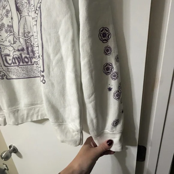 White and Purple Speak Now Taylor’s Version Tracklist Crewneck Sweatshirt Size L - Picture 8 of 8